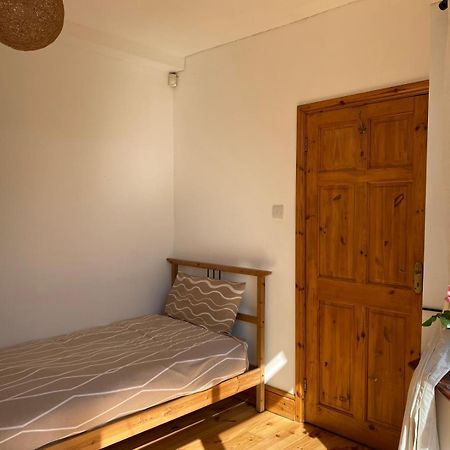 Lovely Rooms In West London Northolt  Kültér fotó