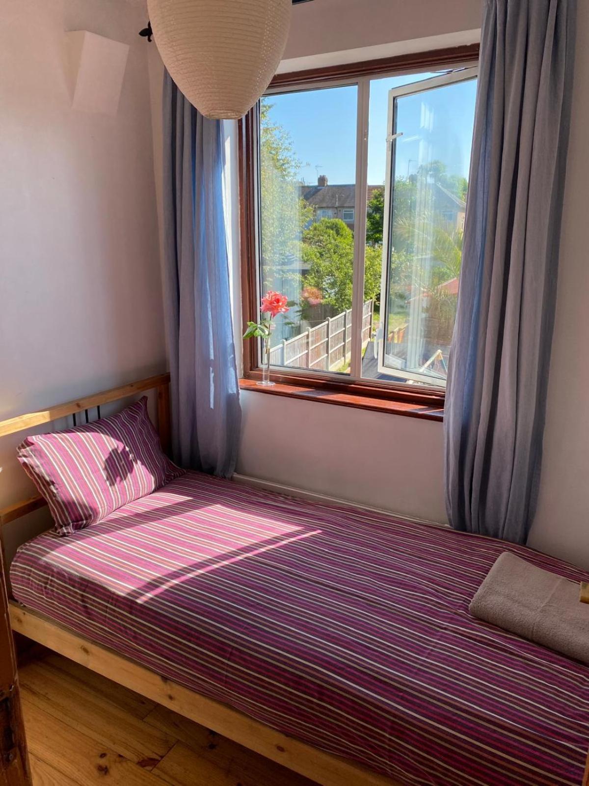 Lovely Rooms In West London Northolt  Kültér fotó