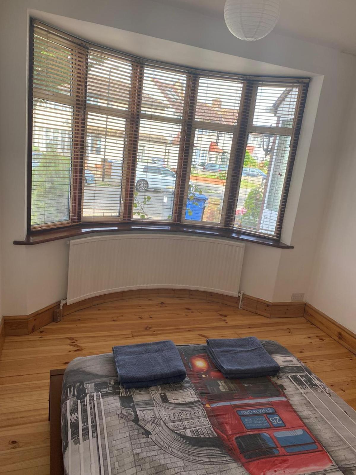 Lovely Rooms In West London Northolt  Kültér fotó
